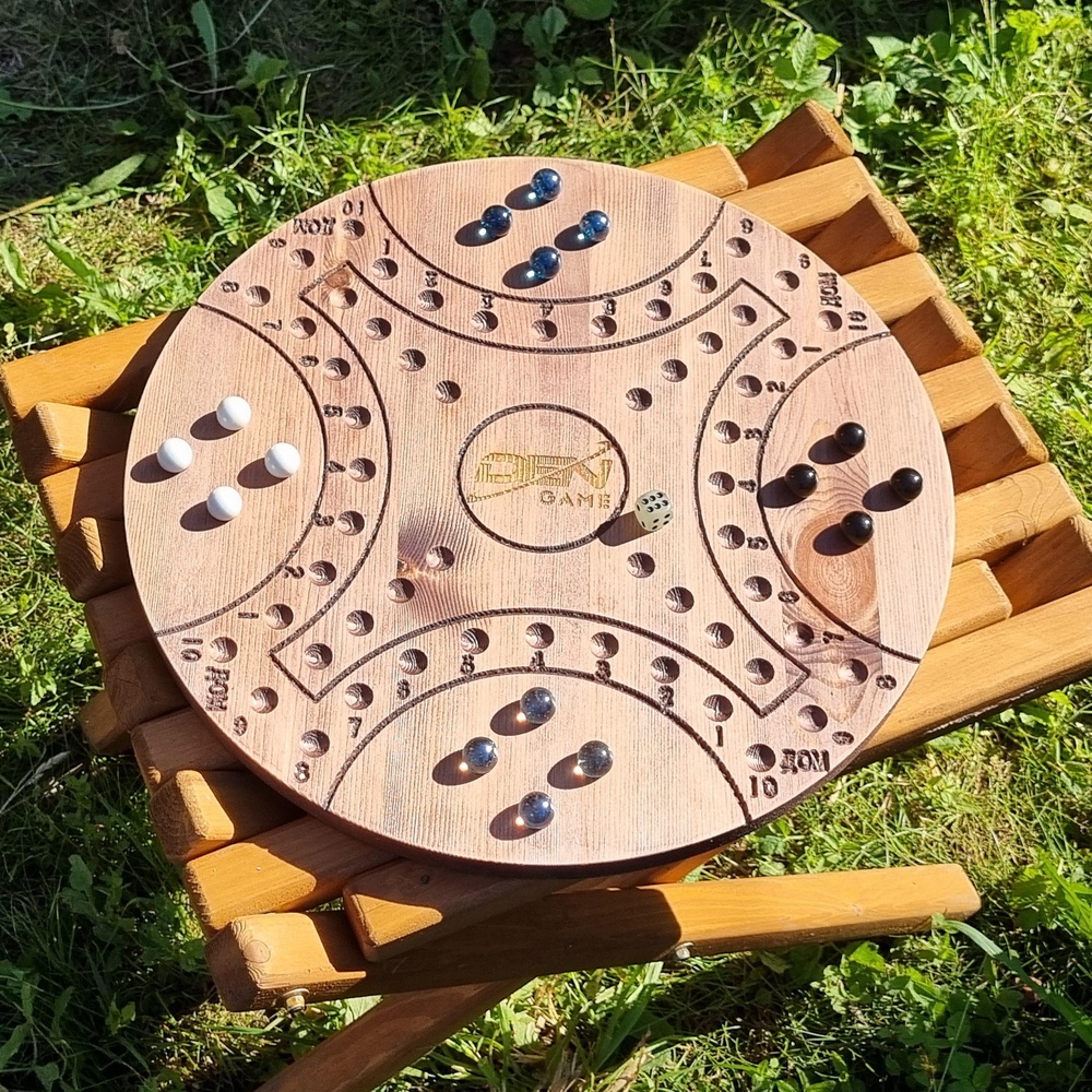 DEN GAME - это захватывающая настольная игра.